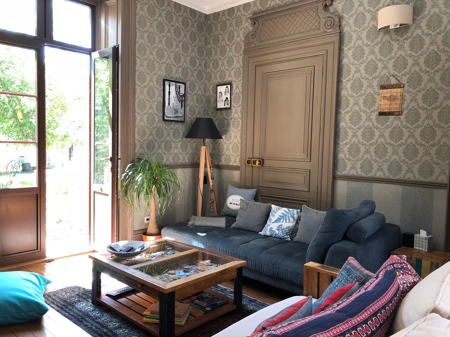 A drawing room in the house